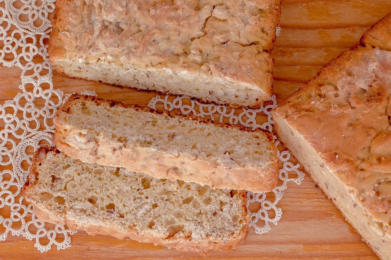 Domowy chlebek z łososiem