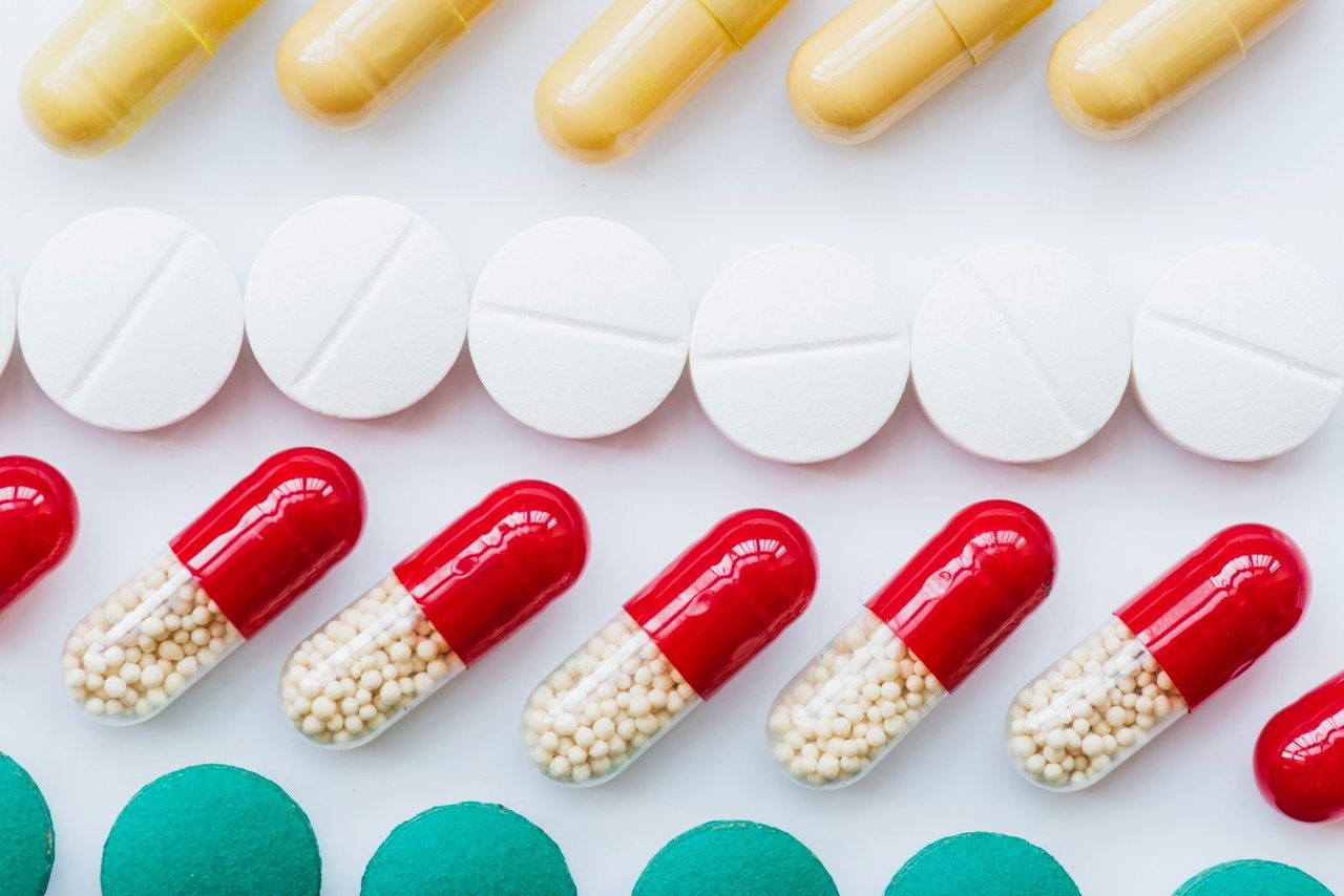 Antybiotyki są z nami od dawna. Jak je zażywać, by pomogły?