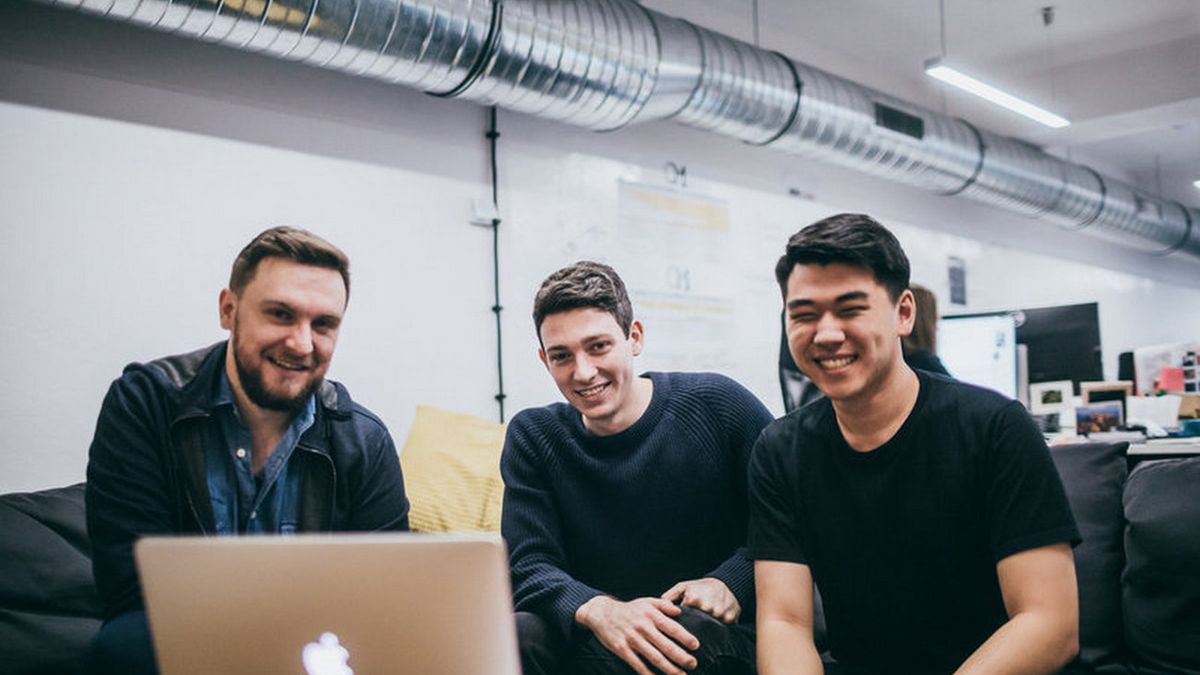Od lewej: Michał Borkowski, współzałożyciel i szef portalu Brainly, a także Ryan Metzger i Robert Kim z Bask.