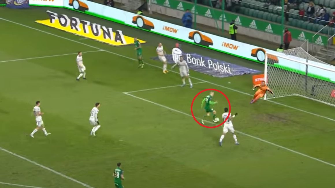 YouTube / PKO Ekstraklasa / Na zdjęciu: bramka Dawida Szymonowicza