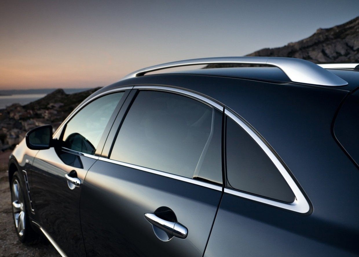 Infiniti FX50 - arystokratyczny SUV napakowany gadżetami 3