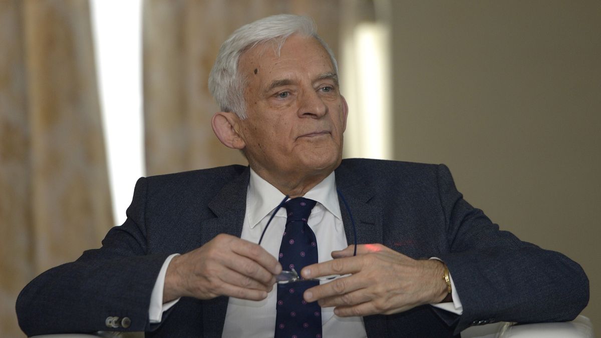 Eurodeputowany Jerzy Buzek.