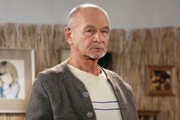 Oryginalny grób Ryszarda Kotysa. Spoczywa we wsi pod Poznaniem