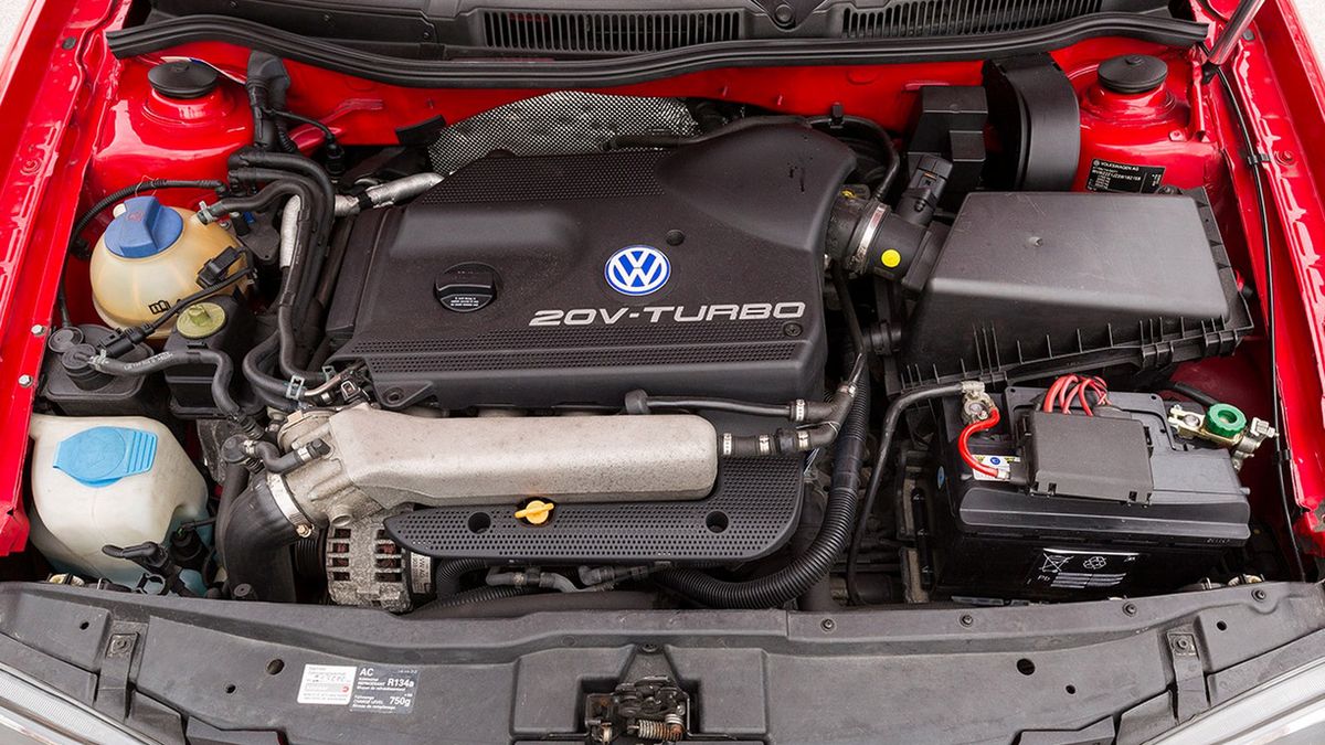 Są silniki o podobnej nazwie, które miewają spore problemy. Kłopot w tym, że również są świetne wersje o tej samej pojemności i podobnej mocy. Można je kupić przez przypadek.