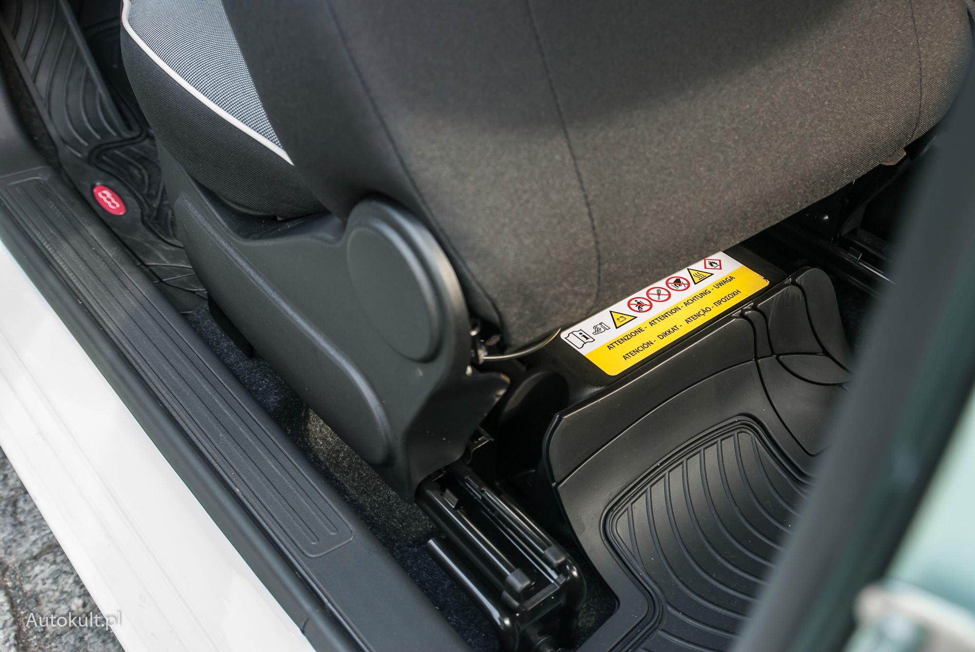Fiat 500 Hybrid - ogniwo pod fotelem kierowcy