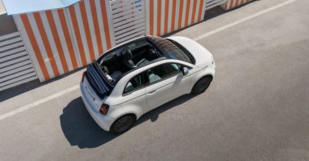 Tanie Cabrio na co dzień? Fiat 500 Hybrid udowadnia, że to możliwe