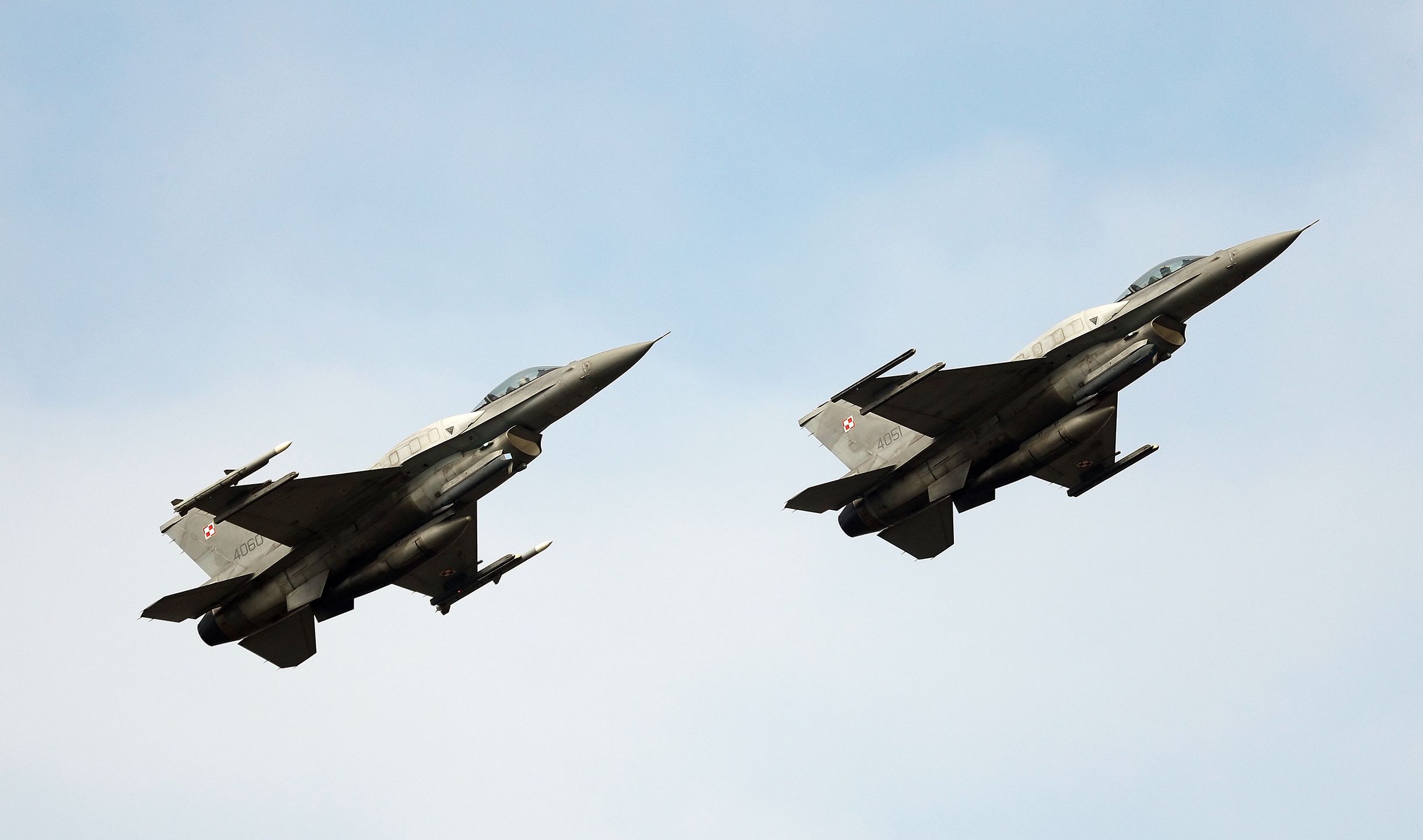 Clear Sky 2018 international military exercise
epa07088563 Polish Air Force F-16 jest fighters take part in  the Clear Sky 2018 military exercise on the Starikostyantyniv airbase in Khmelnitskiy area, Ukraine, 12 October 2018. Clear Sky 2018 is a multinational military exercise focusing on promoting peace and security. It will be held in Ukraine from 08 to 19 October and involve approximately 950 personnel from nine nations, including Belgium, Denmark, Estonia, the Netherlands, Poland, Romania, Ukraine, the United Kingdom and United States.  EPA/SERGEY DOLZHENKO 
Dostawca: PAP/EPA.
SERGEY DOLZHENKO
