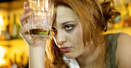 "Alkoholowa twarz". Ekspert mówi, jak można ją rozpoznać