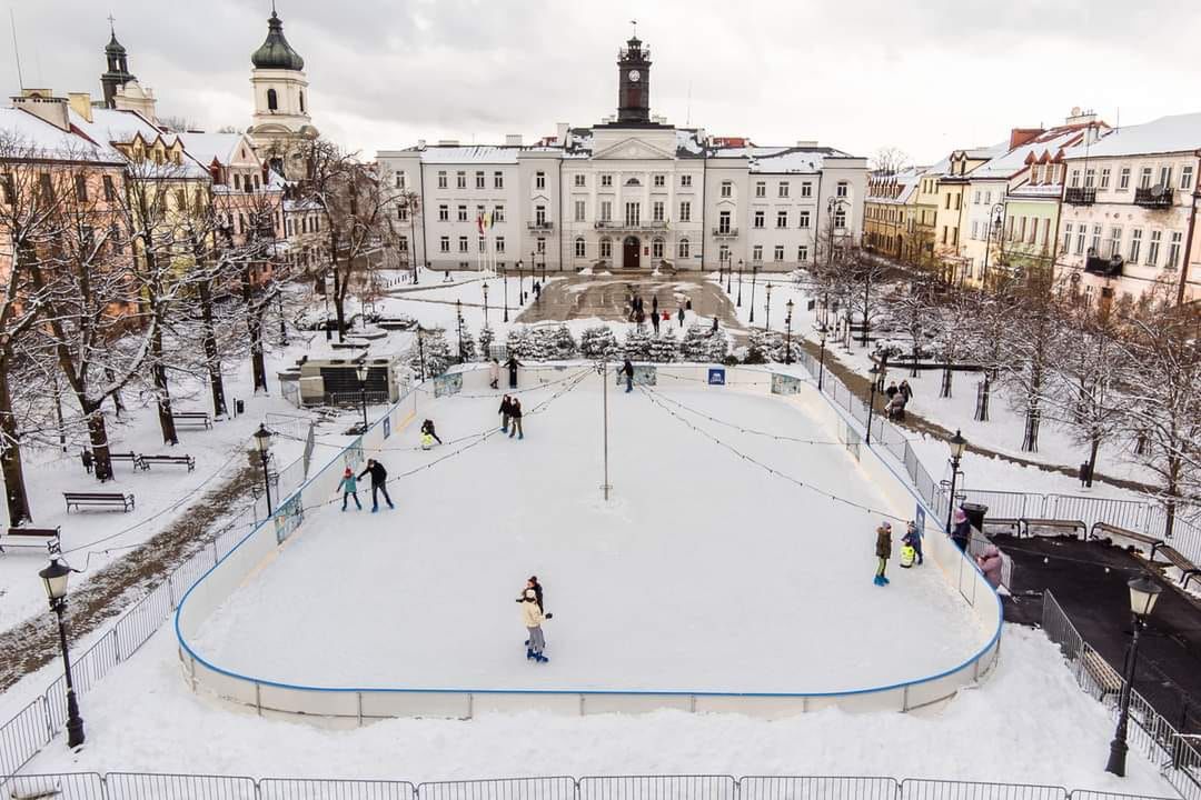 Otwarcie lodowiska w Płocku. Zimowa atrakcja powraca!