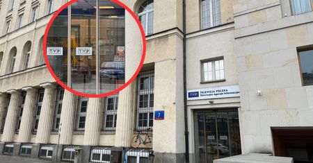 Cisza przed burzą. Oto, co dzieje się przed siedzibą TVP Info
