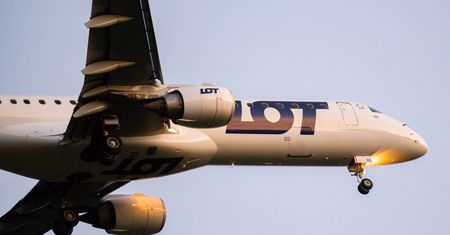 Zakaz połączeń lotniczych do 28 lipca. Dokąd nie polecimy z Polski?