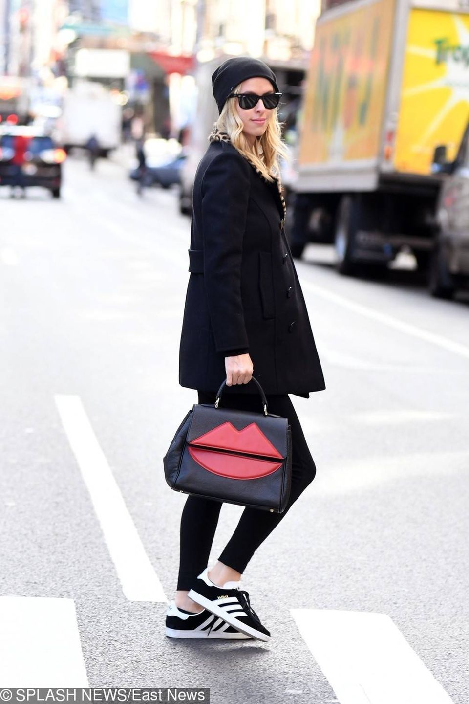 Nicky Hilton w ciąży w czarnej stylizacji