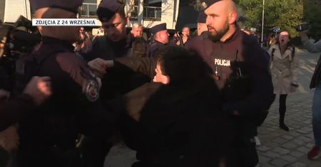 Protestował podczas spotkania z Jarosławem Kaczyńskim we Wrocławiu. Został zatrzymany przez policję