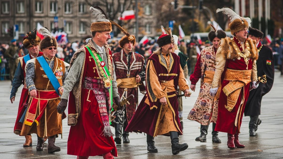 Uroczysta odprawa wart przed Grobem Nieznanego Żołnierza 11 listopada.