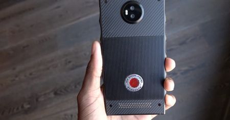 Holograficzny ekran w smartfonie RED Hydrogen One wreszcie mniej tajemniczy