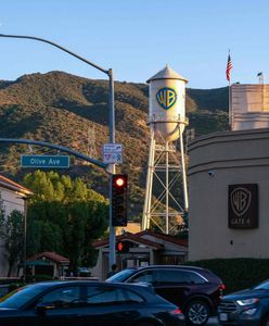 Trwa walka o zakup Warner Bros. Discovery. Miliarder wyłożył karty na stół