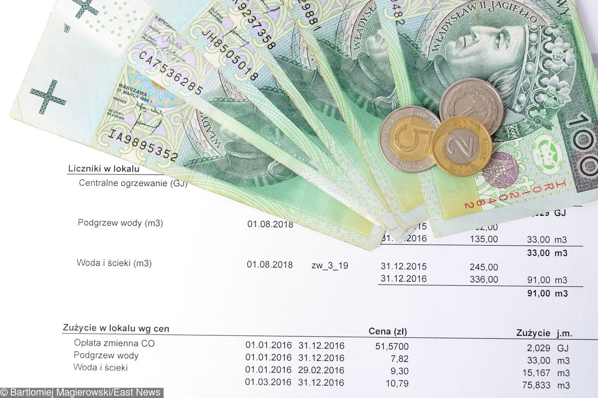 Do płacenia zasiadamy raz w miesiącu. I wysyłamy przelew za przelewem