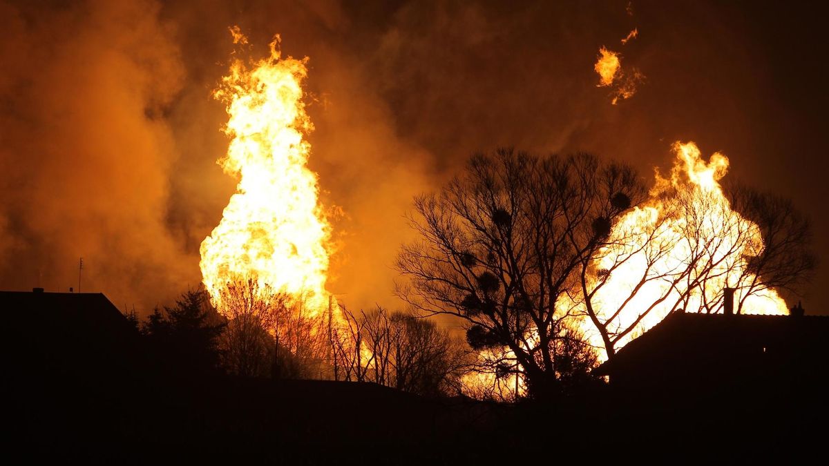 Przez wybuch gazu doszczętnie spłonęły trzy domy mieszkalne i budynek użytkowy