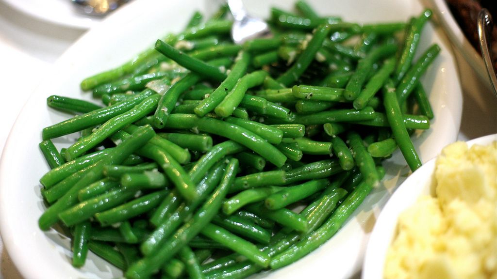 Zielona fasolka szparagowa w puszce (produkt i płyn)