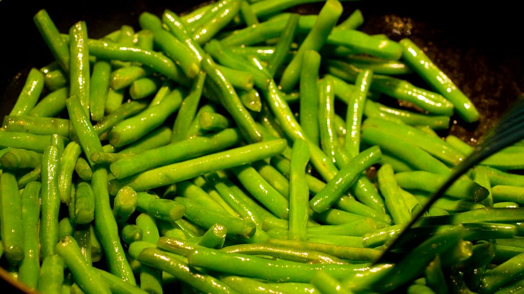 Zielona fasolka szparagowa w puszce, odsączona