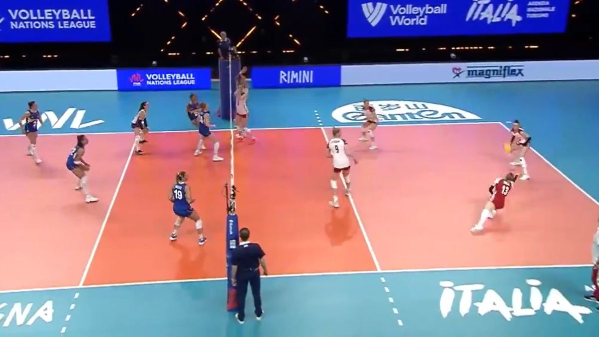 Zdjęcie okładkowe artykułu: Twitter / Volleyball World / Na zdjęciu: obrona Moniki Jagły