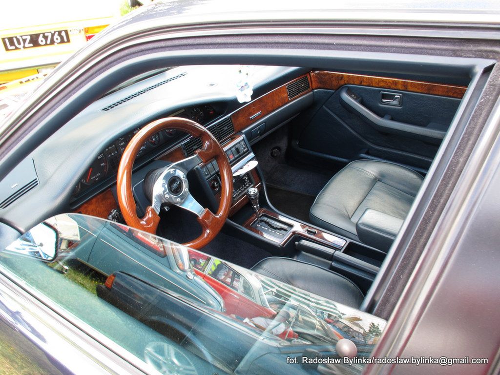 Audi V8