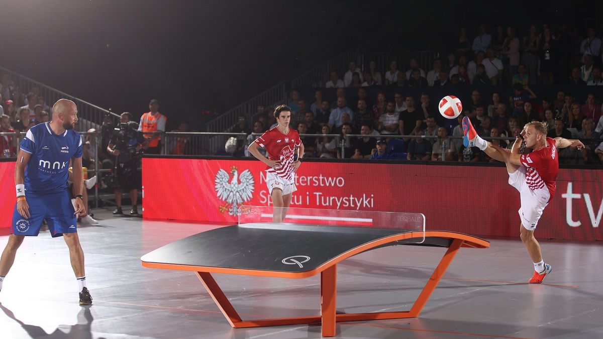 PAP / Art Service / Na zdjęciu: Reprezentacja Polski w teqball'u (w czerwonych koszulkach).