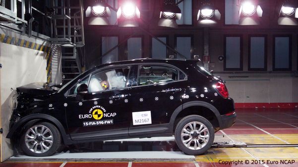 Fiat 500x pod czas testu w Europie [źródło EuroNCAP]