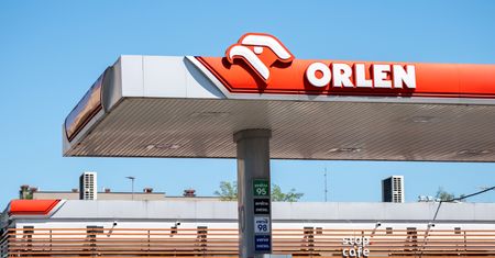 Zarobki kasjerów na Orlenie. Tyle dostają "na rękę"