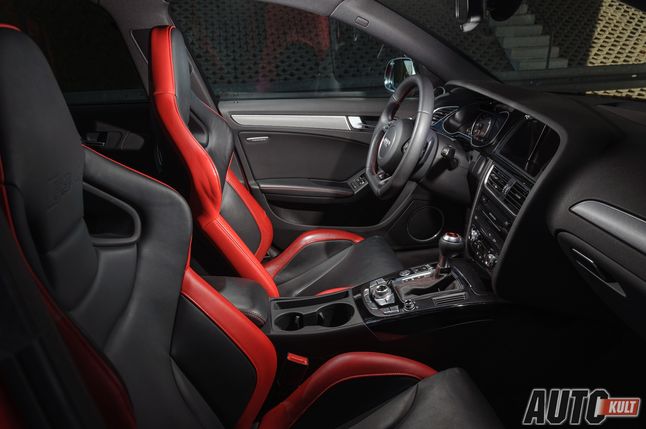 Wnętrze Audi RS4