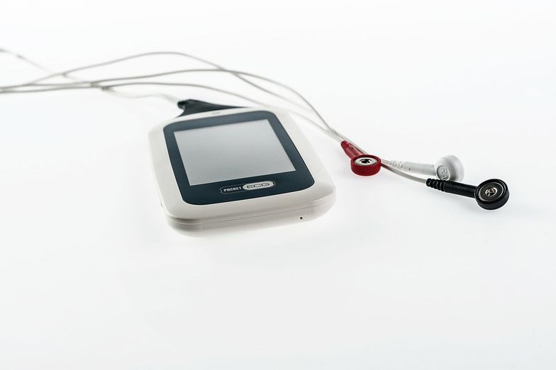 PocketECG CRS to specjalny system, który pozwala  monitorować pracę serca.