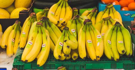 Pokazał, co robi z bananami w sklepie. Ludzie twierdzą, że partnerka powinna go rzucić