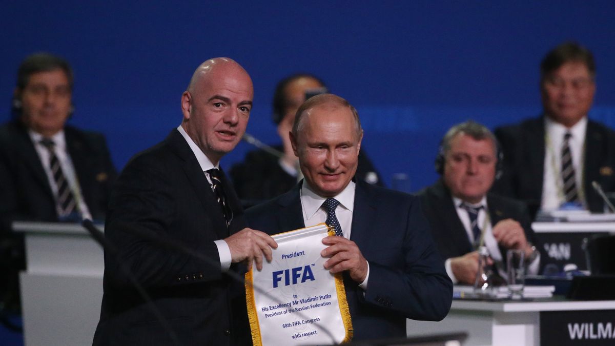 Zdjęcie okładkowe artykułu: Getty Images /  Mikhail Svetlov / Na zdjęciu: Gianni Infantino i Władimir Putin