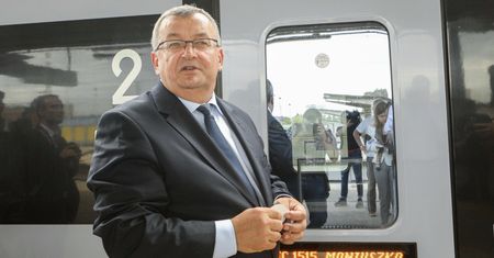 Minister zabrał głos ws. cen biletów PKP. "Gdyby nie dotacje, podwyżka wyniosłaby 50 proc."