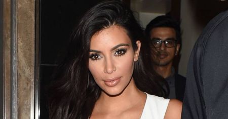 Kayne West ofiarował Kim Kardashian ręcznie zdobioną torebkę od Hermesa. I nie byłoby w tym nic dziwnego, gdyby nie artysta, który ją ozdobił