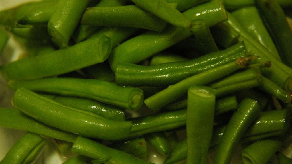 Mrożona zielona fasolka szparagowa przygotowana w mikrofalówce