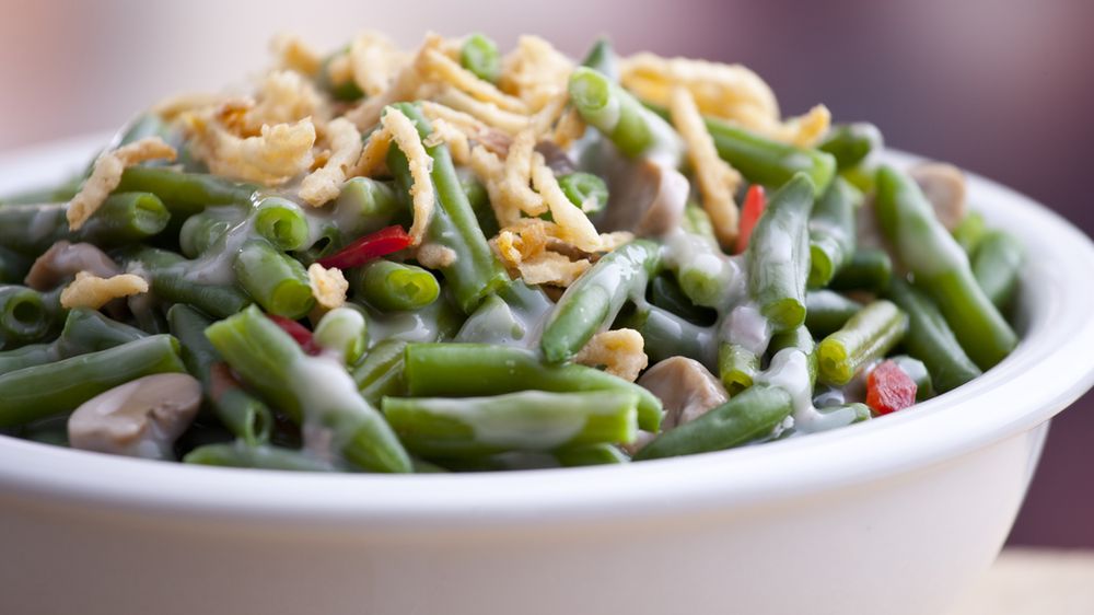 Zielona fasolka szparagowa przygotowana w mikrofalówce