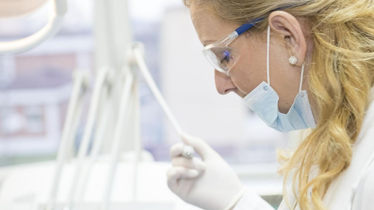 Jak do dentysty, to głównie prywatnie. NFZ właściwie nie pozostawia Polakom wyboru.
