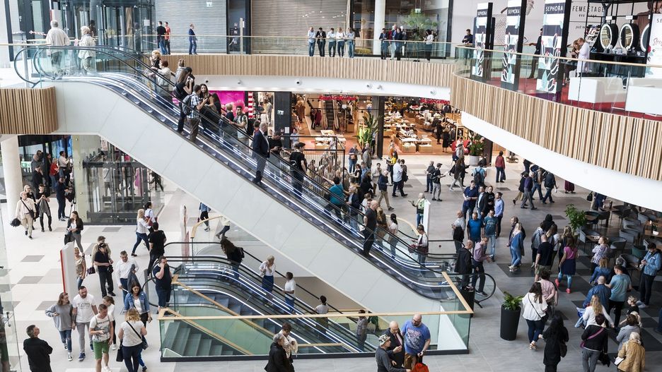 Francuska sieć handlowa Auchan ogłosiła decyzję o sprzedaży 19 supermarketów na rodzimym rynku niemieckiemu konkurentowi – Lidlowi.