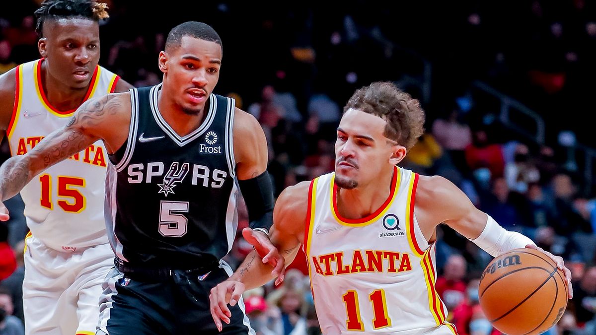 Zdjęcie okładkowe artykułu: PAP/EPA / ERIK S. LESSER / Na zdjęciu: Dejounte Murray i Trae Young