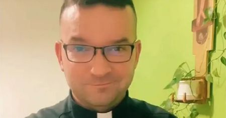 Samotna rozwódka? Ksiądz wyjaśnia. "Serdecznie zachęcamy"