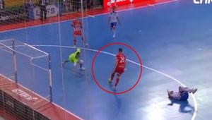 #dziejesiewsporcie: wspaniały gest fair play! Miał pustą bramkę, ale wybił piłkę w aut