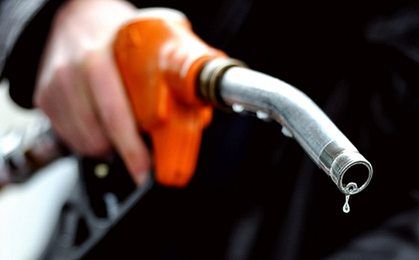 Nadal spadają ceny paliw na stacjach