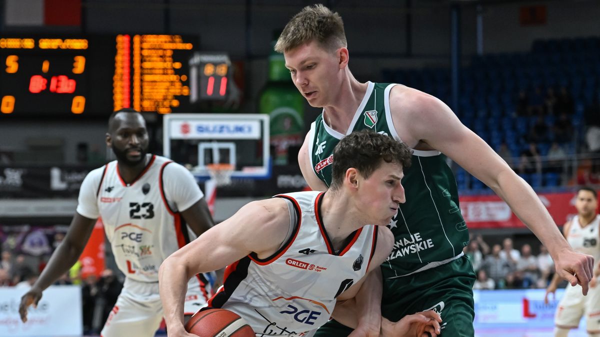PAP / Wojtek Jargiło / Na zdjęciu: Zawodnicy PGE Startu Lublin Michał Krasuski (C) i Ousmane Drame (L) oraz Michał Kolenda (P) z Legii Warszawa