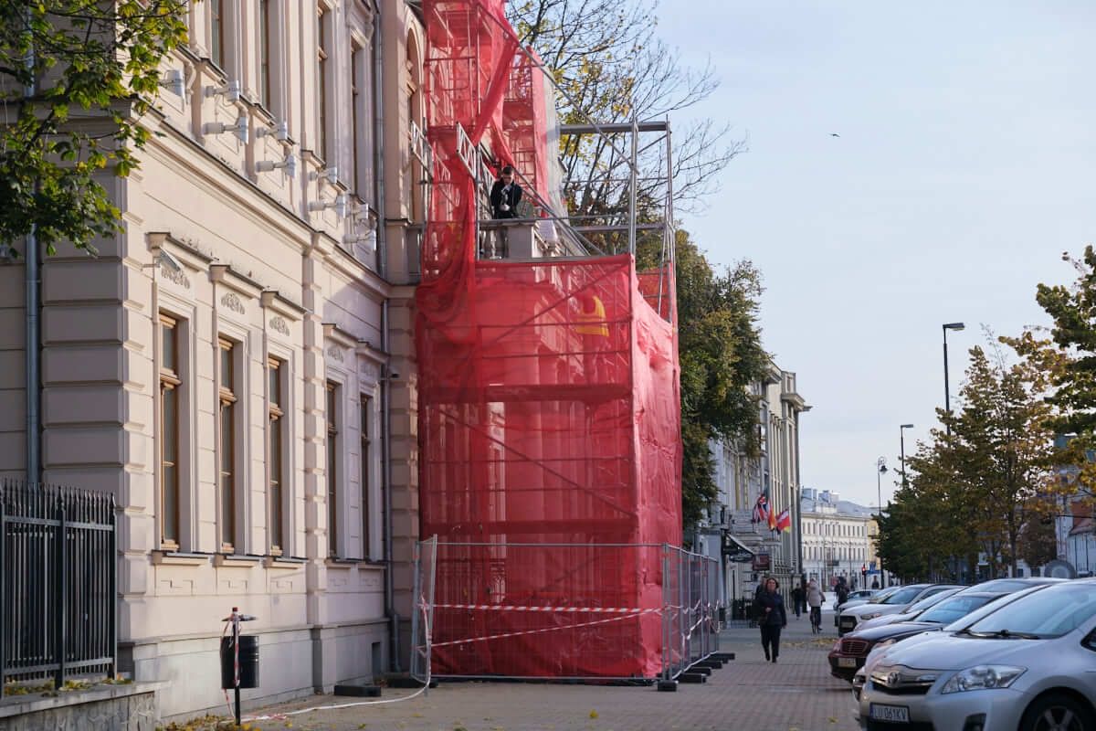 Naprawa elewacji budynku Sądu Okręgowego przy Krakowskim Przedmieściu
