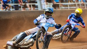 Żużel. Był krytykowany przez Marka Cieślaka. Podpisał kontrakt w Polsce