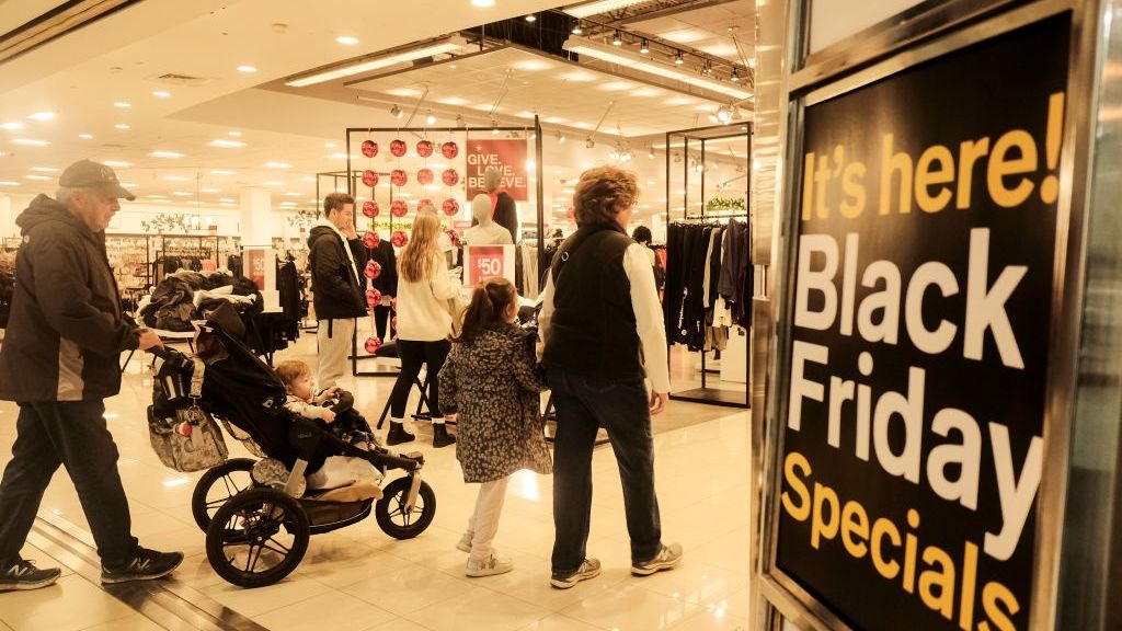 Sklepy już zaczęły promować się ofertami nawiązującymi do Black Friday