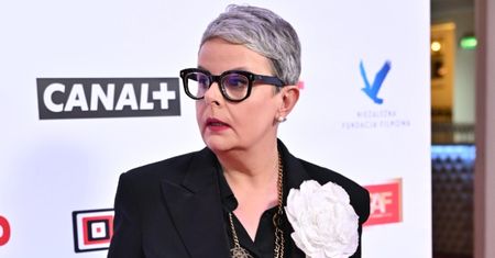 Karolina Korwin Piotrowska uderza w dziennikarzy TVN i Polsatu i DRWI z ich niewiedzy: "RĘCE OPADAJĄ"