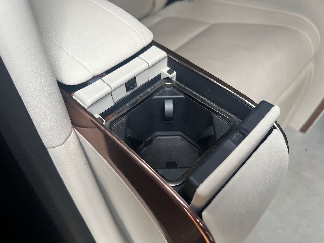 Lexus LM 350h AWD 