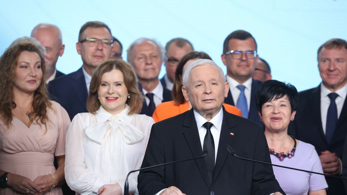 Konferencja prasowa PiS w sprawie decyzji PKW
30.08.2024 Warszawa Konferencja prezesa PiS, fot. Tomasz Jastrzebowski/REPORTER
n/z: , Monika Pawlowska, Anna Krupka, Jaroslaw Kaczynski, Jacek Kurski
Tomasz Jastrzebowski/REPORTER
